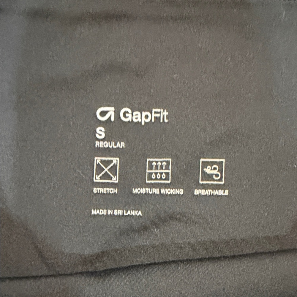 3/$18 Bundle Deal New- GAP Fit Women's Black Breathable Stretch Biker Shorts - Picture 2 of 3